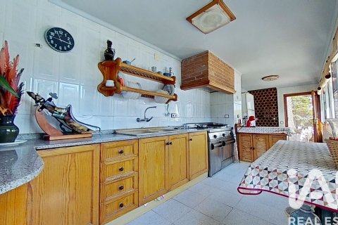 House for sale in Valls, Tarragona, Spain 5 bedrooms, 723 sq.m. No. 152456 - photo 23