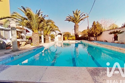 House for sale in Valls, Tarragona, Spain 5 bedrooms, 723 sq.m. No. 152456 - photo 4