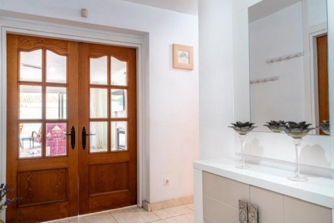 Talo myytävänä Villamartin, Alicante, Espanja, 4 makuuhuonetta, 265 m2 No. 152454 - kuva 3
