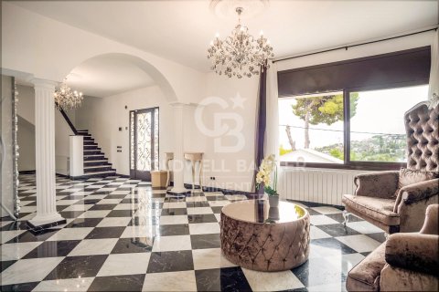 House for sale in Castelldefels, Barcelona, Spain 9 bedrooms, 650 sq.m. No. 157504 - photo 13