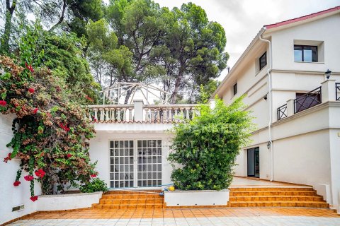 House for sale in Castelldefels, Barcelona, Spain 9 bedrooms, 650 sq.m. No. 157504 - photo 5