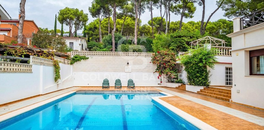 House in Castelldefels, Barcelona, Spain 9 bedrooms, 650 sq.m. No. 157504