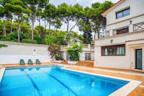 House for sale in Castelldefels, Barcelona, Spain 9 bedrooms, 650 sq.m. No. 157504 - photo 2