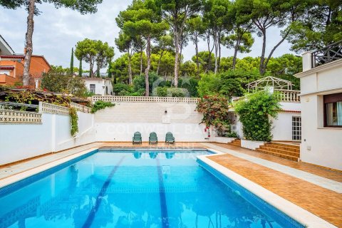 Hus i Castelldefels, Barcelona, Spanien 9 sovrum, 650 kvm. Nr. 157504