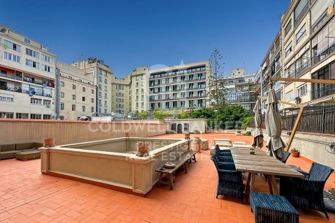 Apartamento en Barcelona, España 4 dormitorios, 200 m2 No. 157502