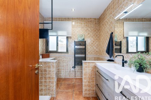 Apartamento en venta en La Bisbal Del Penedes, Tarragona, España 3 dormitorios, 158 m2 No. 172960 - foto 16