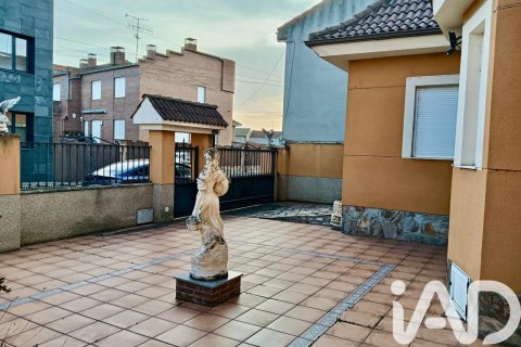 Сasa en venta en Soto de la Vega, León, España 4 dormitorios, 136 m2 No. 172965 - foto 2