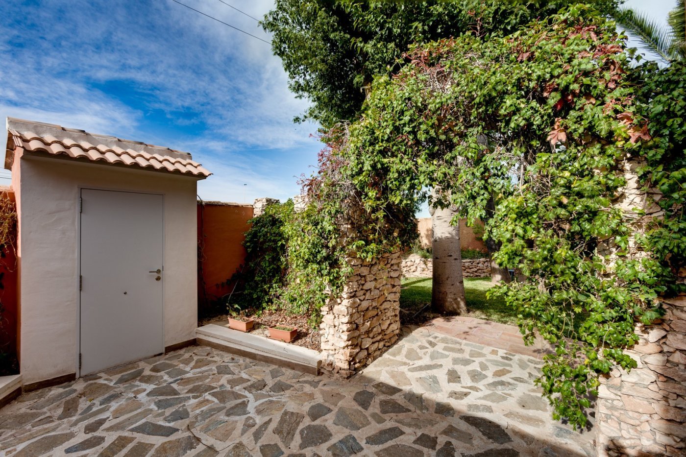 Villa a Torrevieja, Alicante, Spagna 5 camere da letto, 568 mq. N° 139507