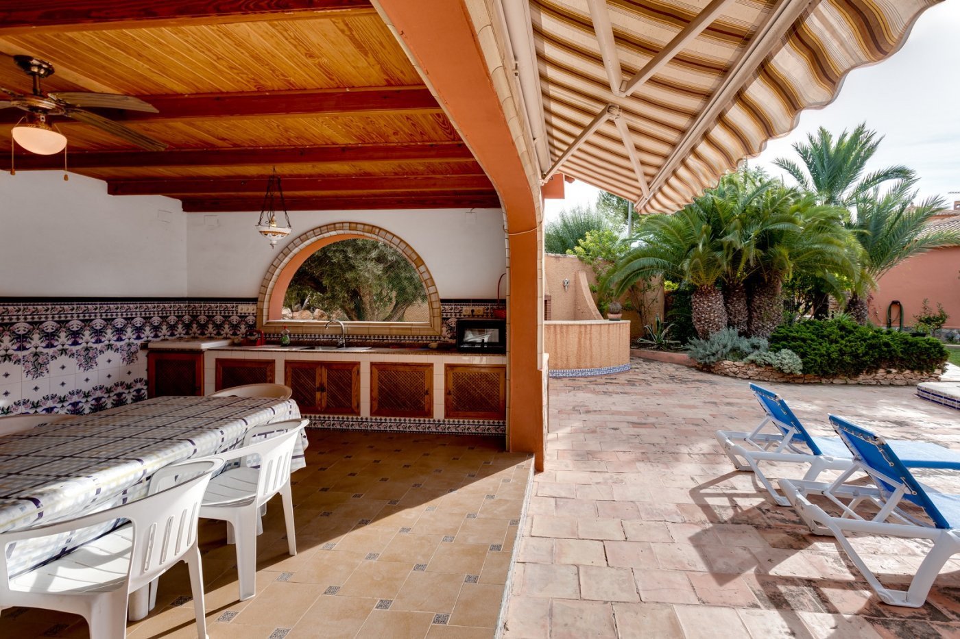 Villa a Torrevieja, Alicante, Spagna 5 camere da letto, 568 mq. N° 139507