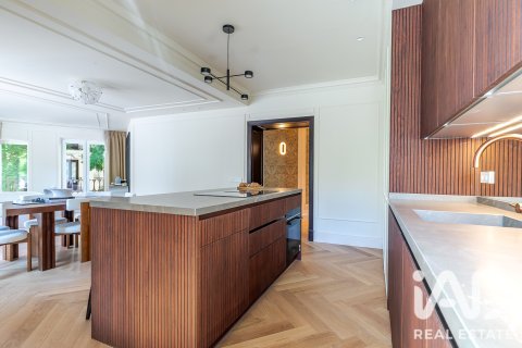 Продажа квартиры в Мадрид, Испания 3 спальни, 182м2 №188073 - фото 5