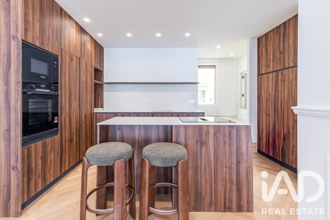 Продажа квартиры в Мадрид, Испания 3 спальни, 217м2 №188077 - фото 4
