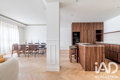 Продажа квартиры в Мадрид, Испания 3 спальни, 217м2 №188077 - фото 7