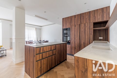 Продажа квартиры в Мадрид, Испания 3 спальни, 217м2 №188077 - фото 5