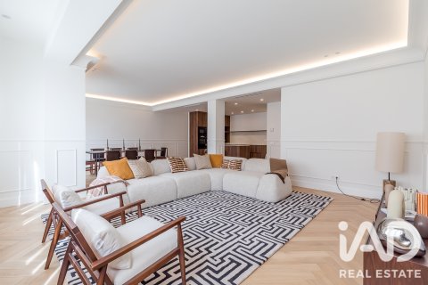 Продажа квартиры в Мадрид, Испания 3 спальни, 217м2 №188077 - фото 1