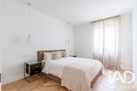 Продажа квартиры в Мадрид, Испания 3 спальни, 217м2 №188077 - фото 17