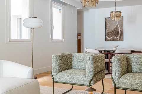 Продажа квартиры в Мадрид, Испания 3 спальни, 176м2 №188074 - фото 5