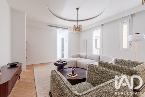 Продажа квартиры в Мадрид, Испания 3 спальни, 176м2 №188074 - фото 6