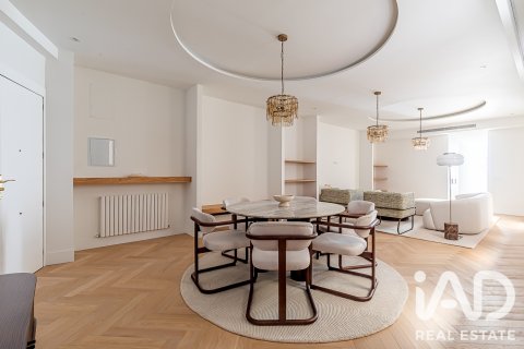 Продажа квартиры в Мадрид, Испания 3 спальни, 176м2 №188074 - фото 8