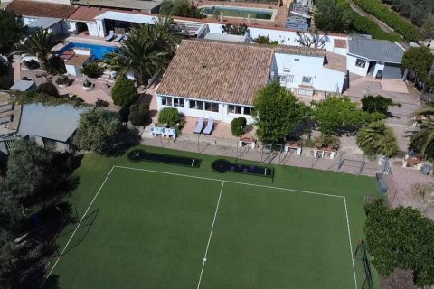 Villa till salu Sax, Alicante, Spanien 4 sovrum, 397 kvm. Nr. 139478 - foto 1