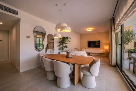 Huoneisto myytävänä Casares, Malaga, Espanja, 4 makuuhuonetta, 179.77 m2 No. 181539 - kuva 13