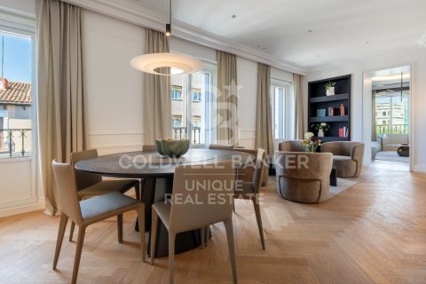 Apartment in Madrid, Spain 3 bedrooms, 199 sq.m. No. 157128