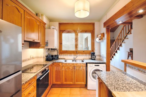 House for sale in Girona, Spain 4 bedrooms, 117 sq.m. No. 157132 - photo 10
