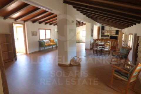 House for sale in Sella, Alicante, Spain 8 bedrooms, 660 sq.m. No. 157129 - photo 12