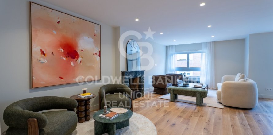 Apartamento en Madrid, España 3 dormitorios, 278 m2 No. 157126