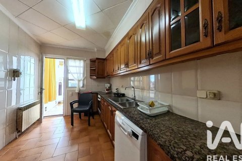 Townhouse for sale in Bellcaire d'Urgell, Lleida, Spain 5 bedrooms, 310 sq.m. No. 184838 - photo 19