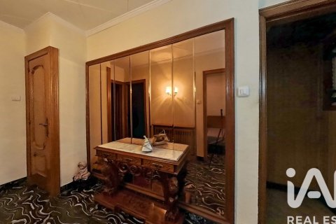 Townhouse for sale in Bellcaire d'Urgell, Lleida, Spain 5 bedrooms, 310 sq.m. No. 184838 - photo 9