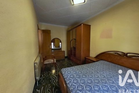 Townhouse for sale in Bellcaire d'Urgell, Lleida, Spain 5 bedrooms, 310 sq.m. No. 184838 - photo 16