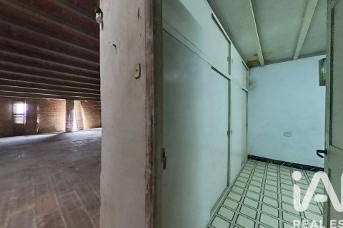 Townhouse for sale in Bellcaire d'Urgell, Lleida, Spain 5 bedrooms, 310 sq.m. No. 184838 - photo 22