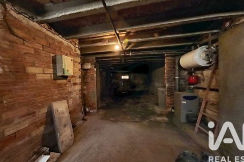 Townhouse for sale in Bellcaire d'Urgell, Lleida, Spain 5 bedrooms, 310 sq.m. No. 184838 - photo 18