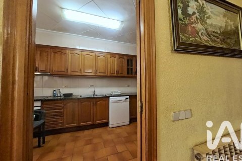 Townhouse for sale in Bellcaire d'Urgell, Lleida, Spain 5 bedrooms, 310 sq.m. No. 184838 - photo 23