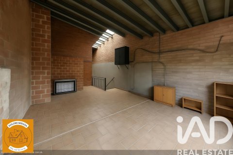 Townhouse for sale in Bellcaire d'Urgell, Lleida, Spain 5 bedrooms, 310 sq.m. No. 184838 - photo 27