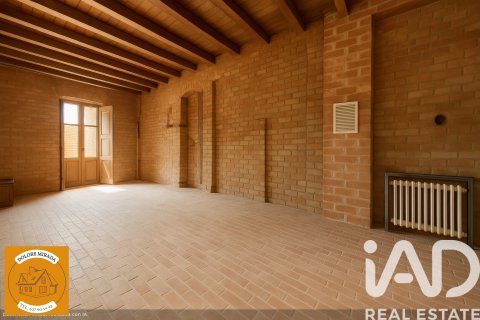 Townhouse for sale in Bellcaire d'Urgell, Lleida, Spain 5 bedrooms, 310 sq.m. No. 184838 - photo 28