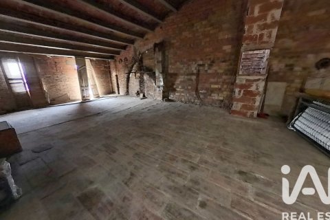 Townhouse for sale in Bellcaire d'Urgell, Lleida, Spain 5 bedrooms, 310 sq.m. No. 184838 - photo 26