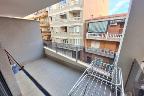 Dzīvoklis īrēšanai Torrevieja, Alicante, Spānijā 1 istaba, 77 m2 Nr. 147616 - attēls 2