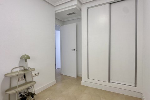 Huoneisto myytävänä Torrevieja, Alicante, Espanja, 3 makuuhuonetta, 90 m2 No. 147612 - kuva 9