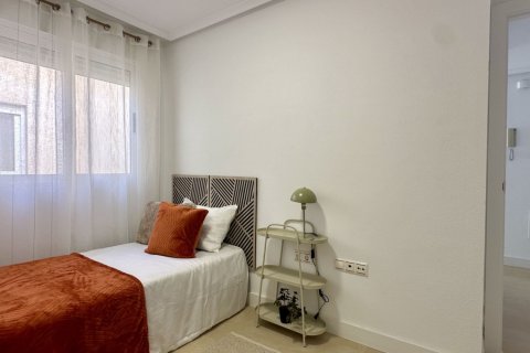 Huoneisto myytävänä Torrevieja, Alicante, Espanja, 3 makuuhuonetta, 90 m2 No. 147612 - kuva 12
