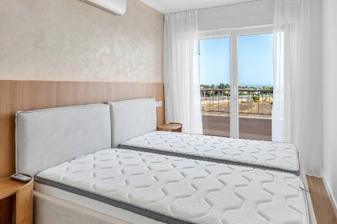 Продажа квартиры в Пунта Прима, Аликанте, Испания 2 спальни, 70м2 №192302 - фото 21