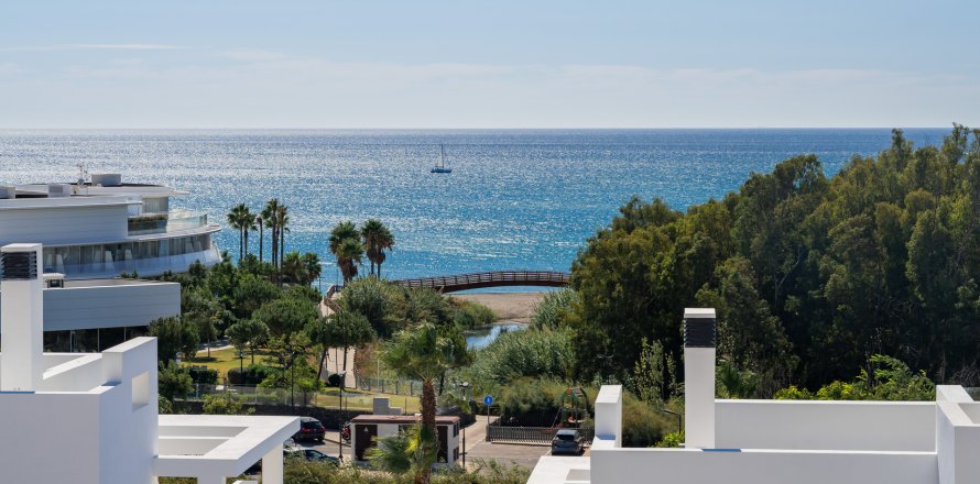 Appartamento a Estepona, Malaga, Spagna 3 camere da letto, 144 mq. N° 136146