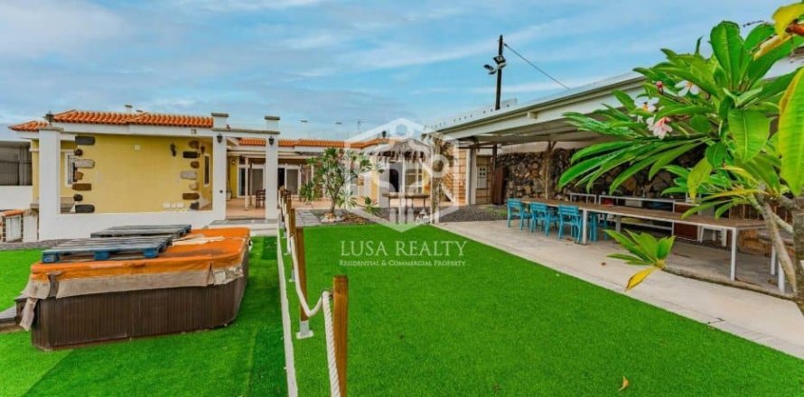 Villa a Arona, Tenerife, Spagna 6 camere da letto, 621 mq. N° 161042