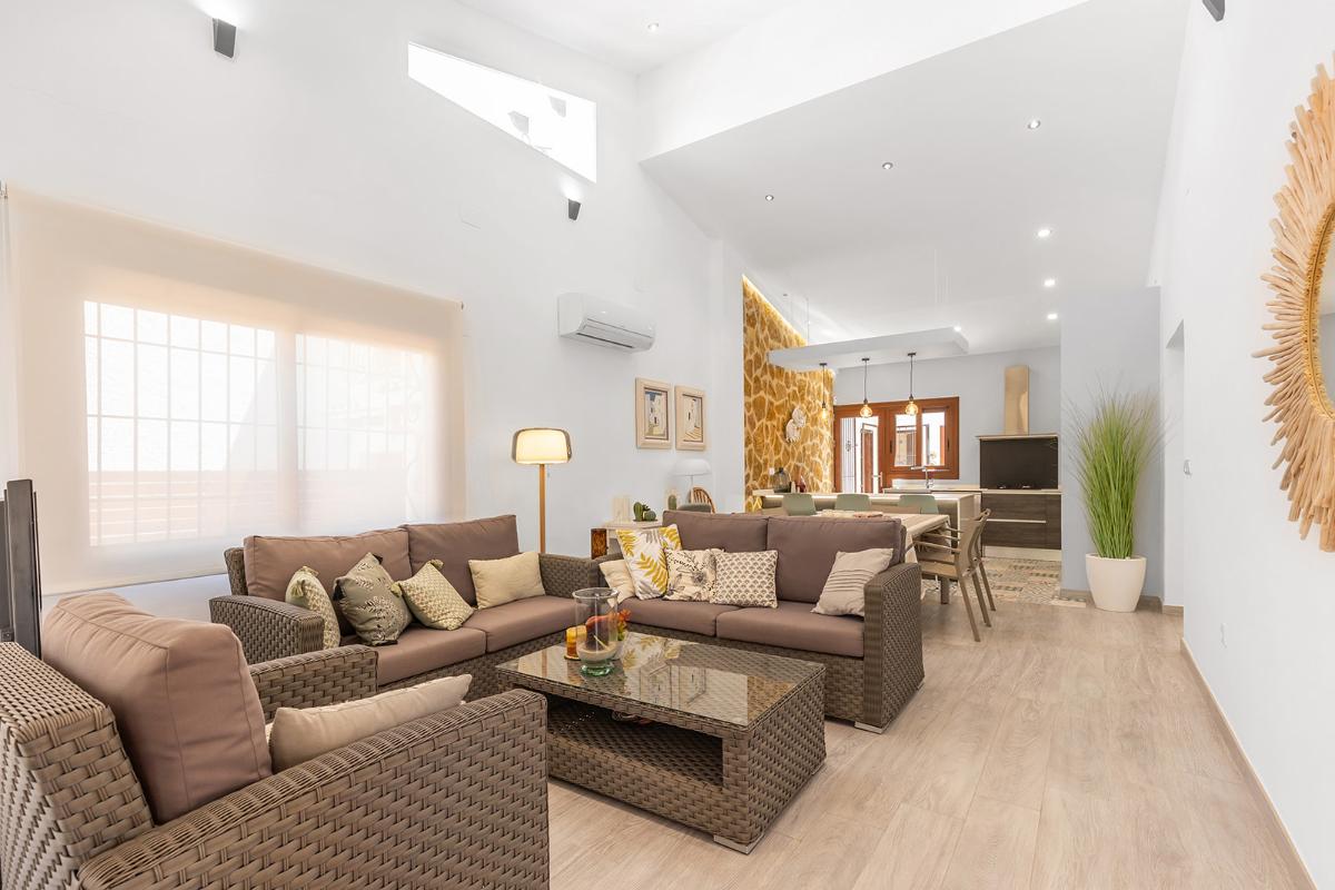 Villa a Orihuela, Alicante, Spagna 4 camere da letto, 168 mq. N° 148977