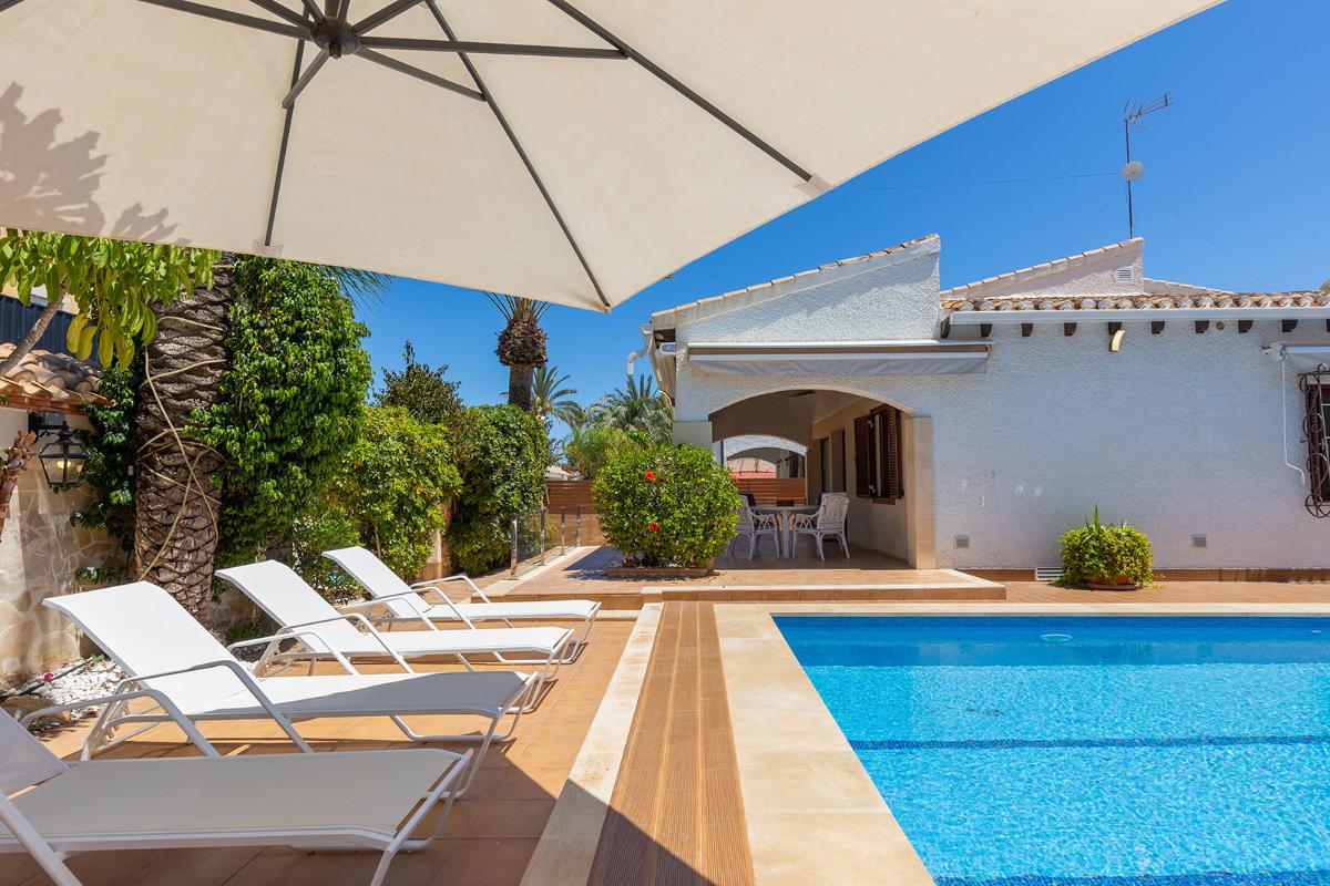 Villa a Orihuela, Alicante, Spagna 4 camere da letto, 168 mq. N° 148977
