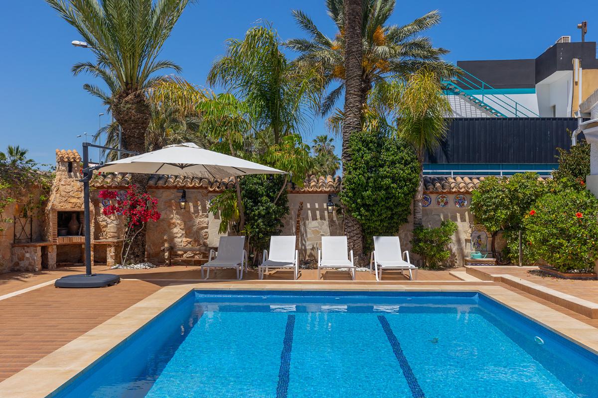 Villa a Orihuela, Alicante, Spagna 4 camere da letto, 168 mq. N° 148977