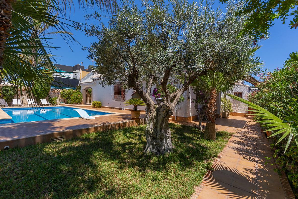 Villa a Orihuela, Alicante, Spagna 4 camere da letto, 168 mq. N° 148977