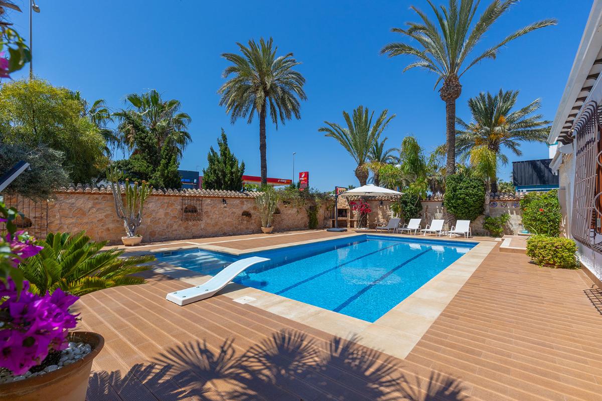 Villa a Orihuela, Alicante, Spagna 4 camere da letto, 168 mq. N° 148977