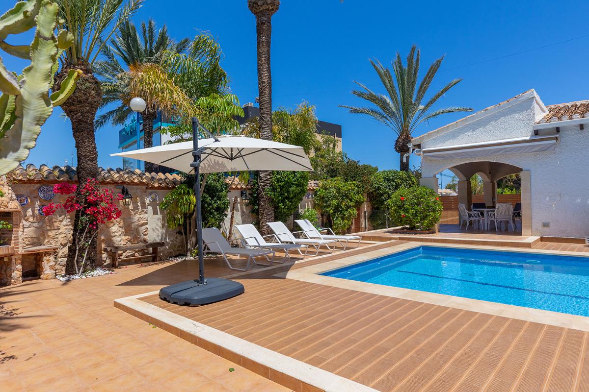 Villa a Orihuela, Alicante, Spagna 4 camere da letto, 168 mq. N° 148977