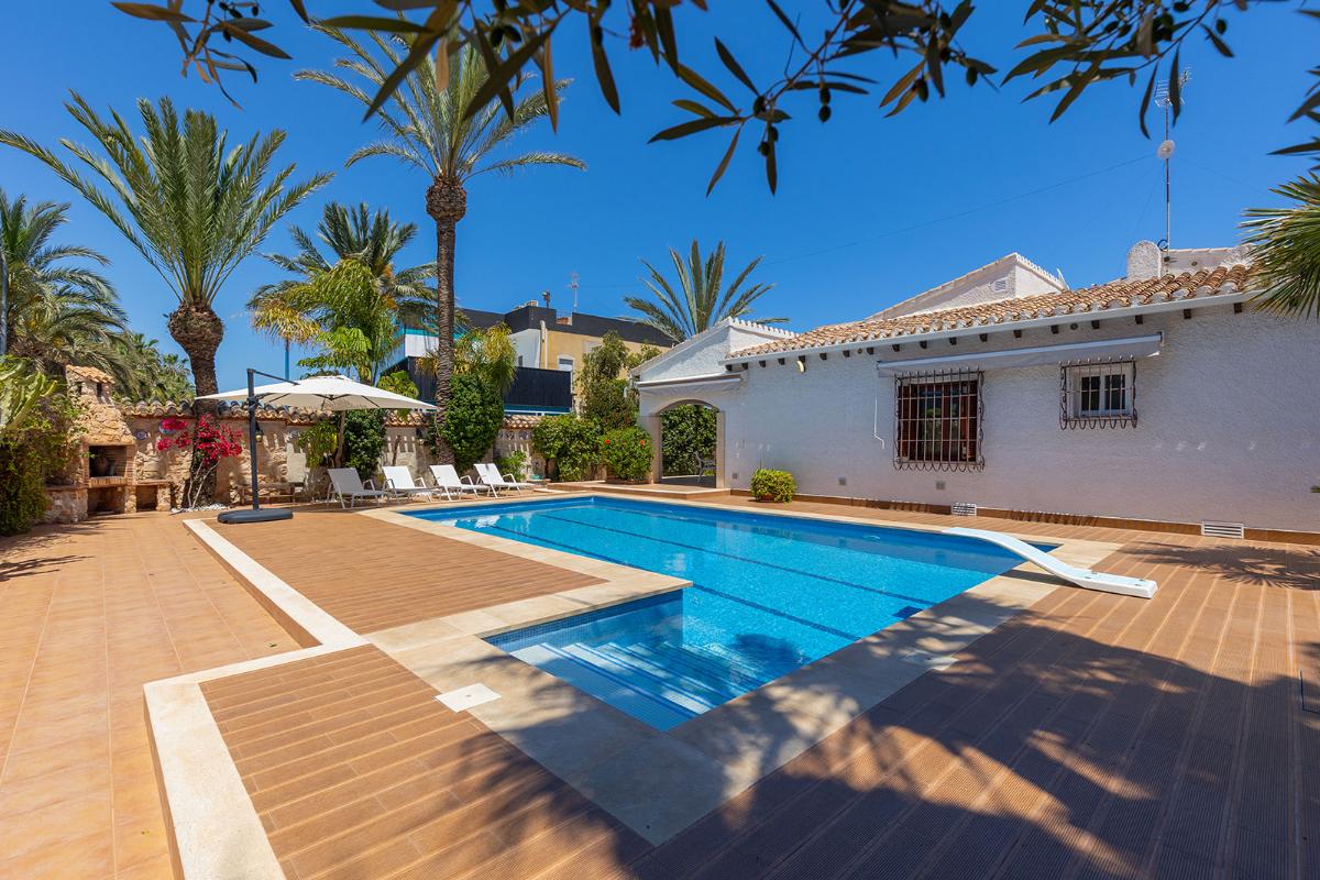 Villa a Orihuela, Alicante, Spagna 4 camere da letto, 168 mq. N° 148977